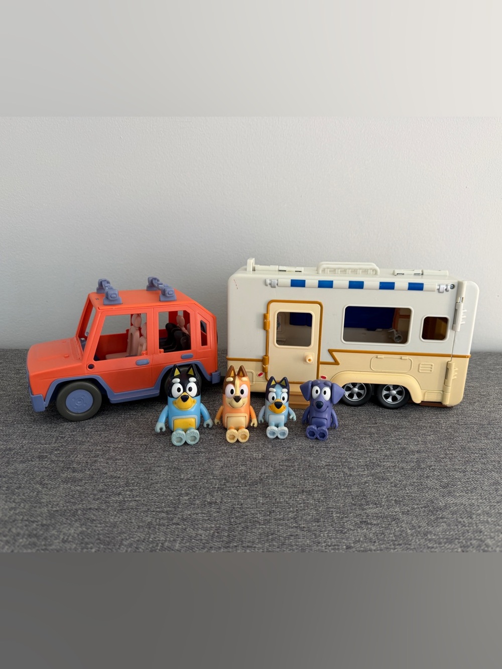 Bluey Heeler Family Jeep and Ultimate Caravan Adventures RV Set MISSING PIECES